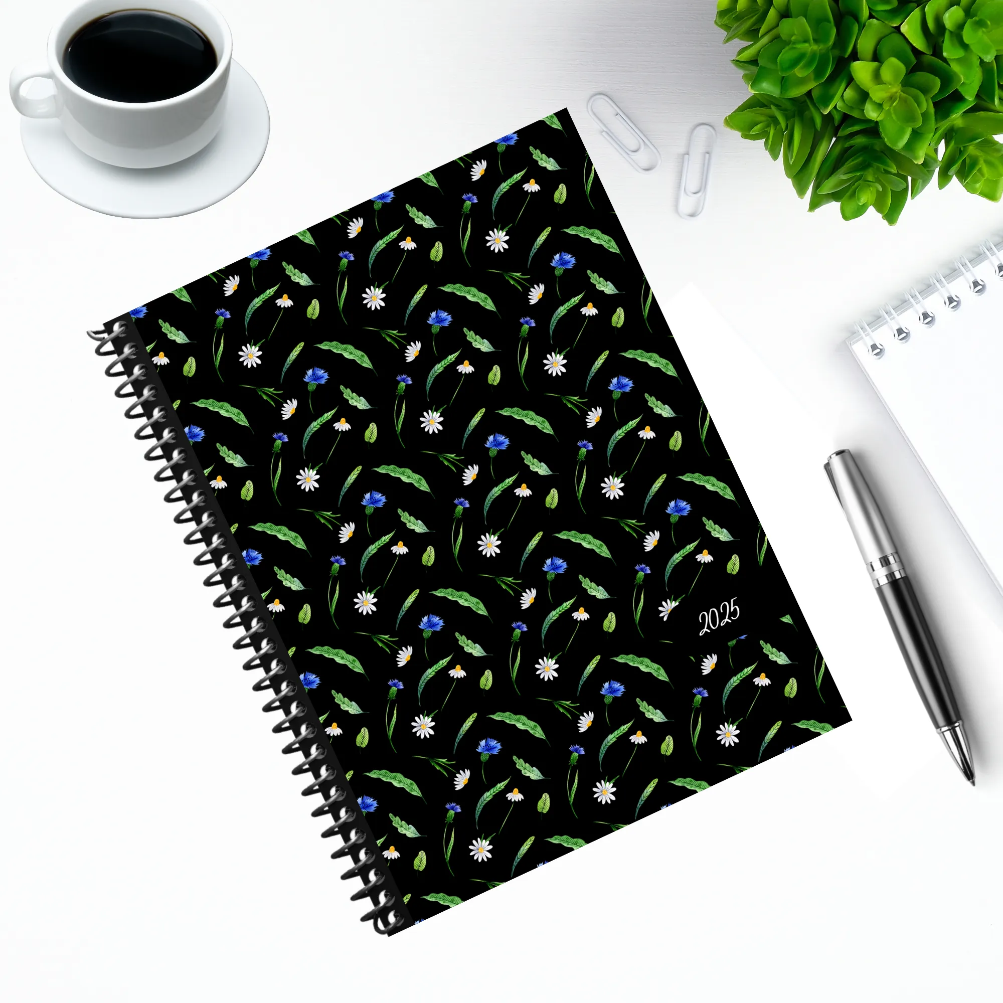 Daily Planner 2025:  Moonflower